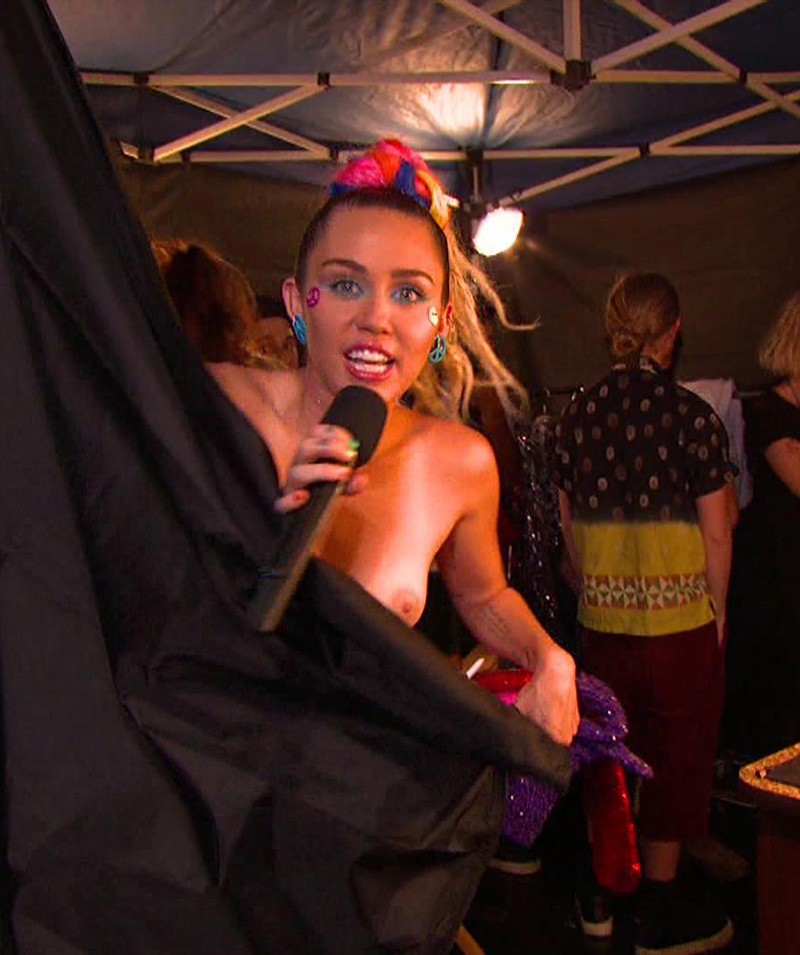 Miley Cirus Boob Slip 66