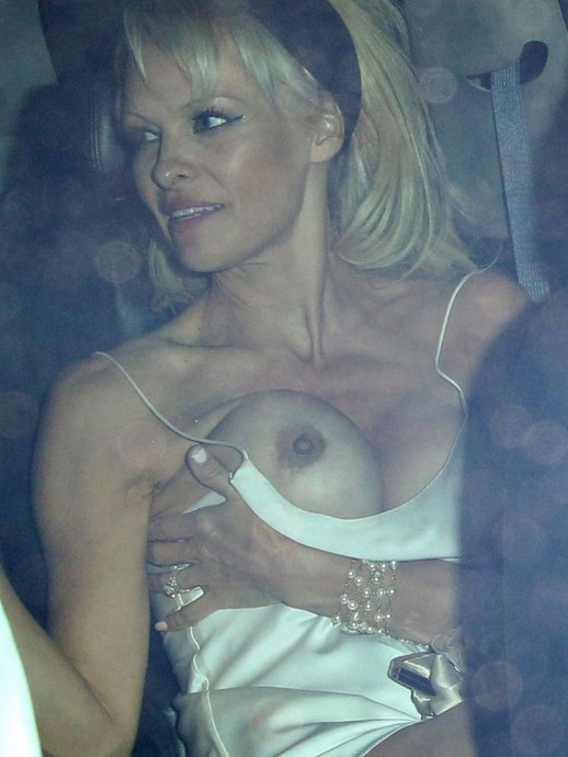 Pamela Anderson boob slip