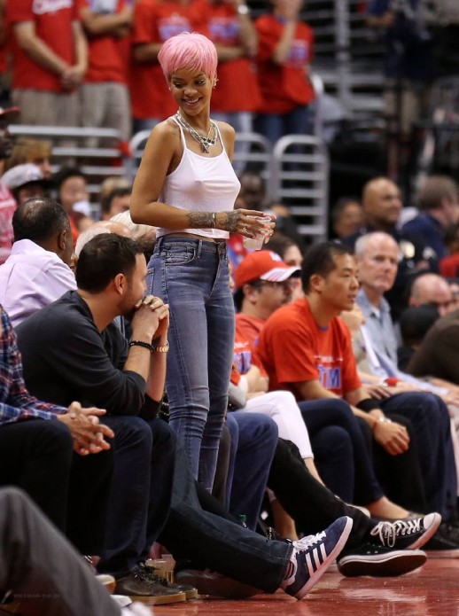 Rihanna braless pokies